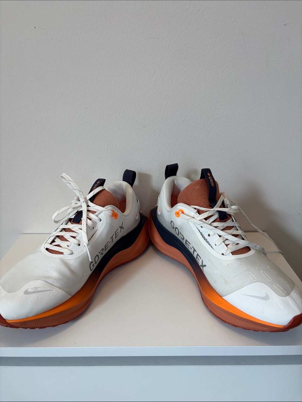 Nike Men’s REACTX GORE-TEX Athletic Running Shoes 10 - Picture 2 of 16